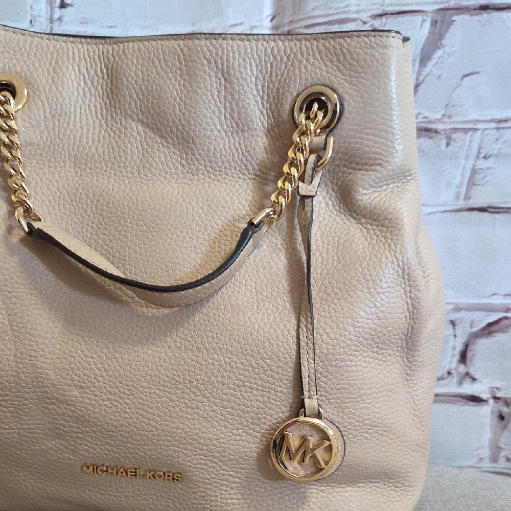 Michael Kors Cream Shoulder Bag with Gold Accents - Picture 2 of 10